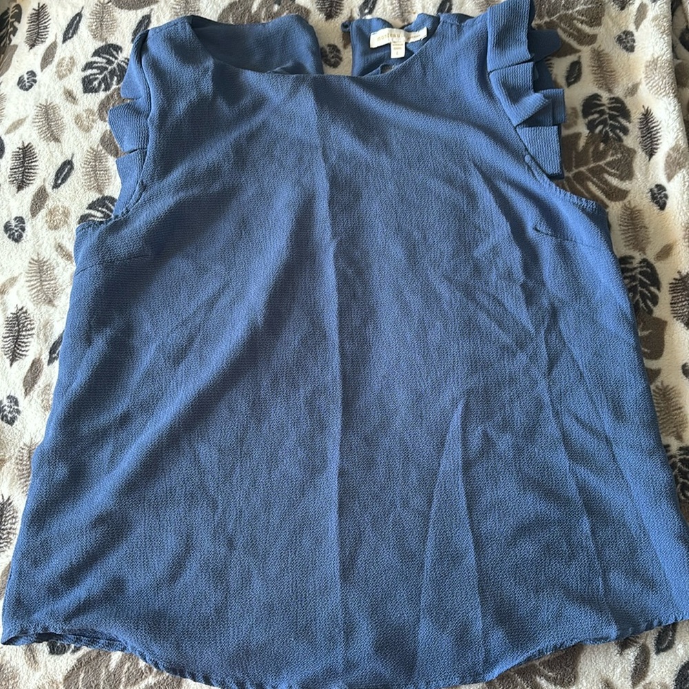 Like new blouse size L